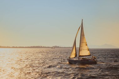 Akdeniz 'de gün batımında deniz yatı, Türkiye