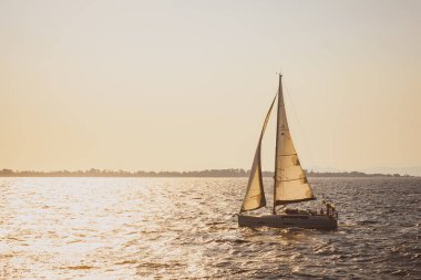 Akdeniz 'de gün batımında deniz yatı, Türkiye