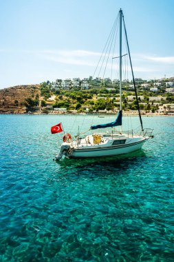 Yat turkuvaz denizi, Ortakent Plajı, Bodrum, Türkiye