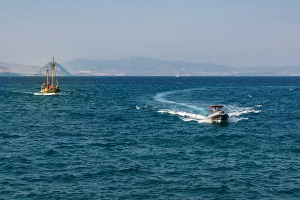 Ada Yakınlarındaki Tekne Yatlar Kos Yunanistan — Stok fotoğraf