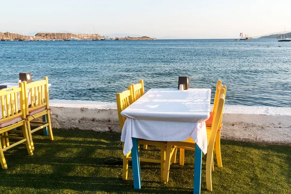 Borde Bodrum Nær Smukke Ægæiske Hav Strand Cafe Nær Havet - Stock-foto