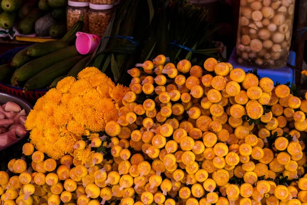 Blumenverkäufer Auf Vietnams Straßenmarkt — Stockfoto