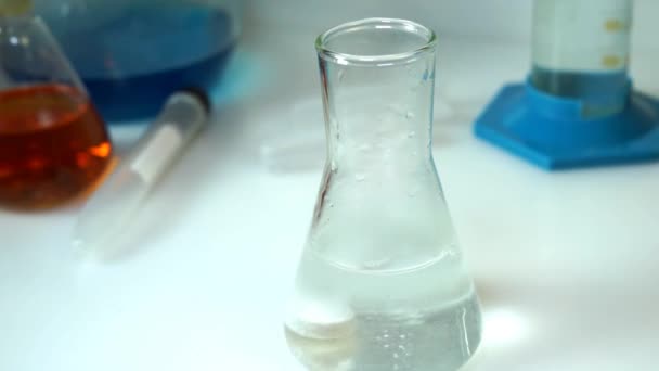 Shot Of Effervescent Pill Dissolving In A Test Tube Of Water. Close up. — 图库视频影像