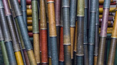 Arkaplan dokusu. Yünlü bir bobbin için koni. Geleneksel yün fabrikası.