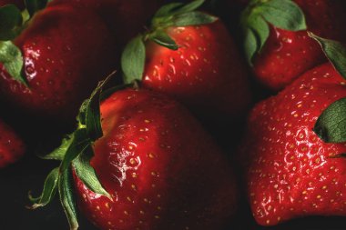 Çilekli. Taze organik böğürtlen makrosu. Meyve arkaplanı.