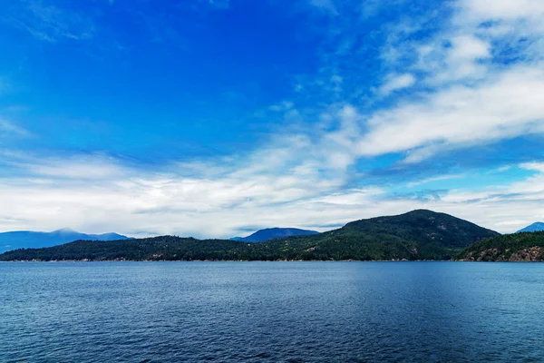 Dramatyczne niebo Oceanu Spokojnego u wybrzeży Bc, Kanada — Zdjęcie stockowe