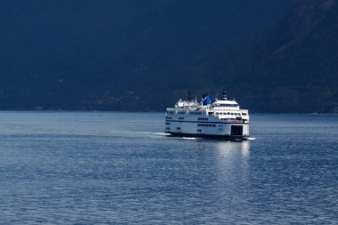 Büyük bir feribot Pasifik Okyanusu, Bc, Kanada 'dan eve dönüyor.