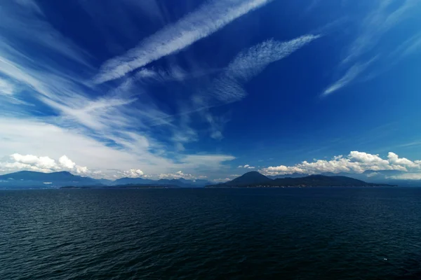 Tampilkan air, awan, aliran jet di Samudera Pasifik, BC, Kanada — Stok Foto