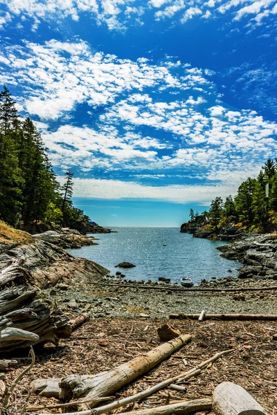 Hezký letní den v zátoce. Pašerácká zátoka, Sunshine Coast, Bc, Kanada — Stock fotografie