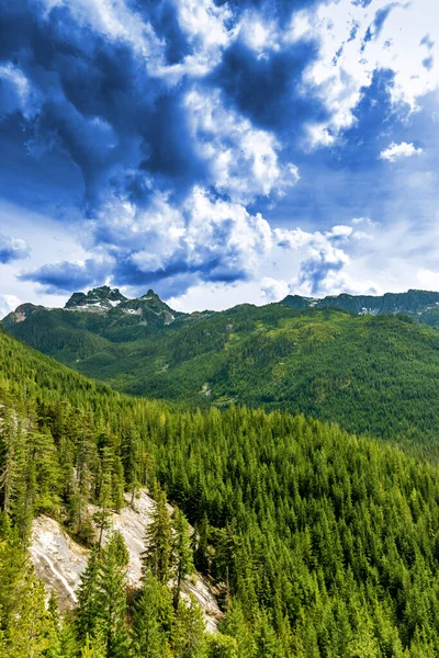 Fantastico Spettacolo Del Cielo Delle Nuvole Sopra Montagna Squamish Canada — Foto Stock