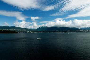 Uzaktan deniz uçağı iniyor, Vancouver, BC, Kanada