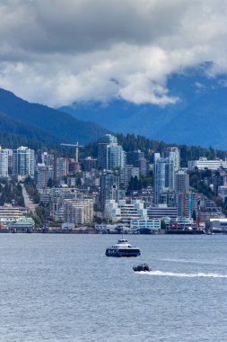 Güzel Kuzey Vancouver Bulutların altında, Vancouver, BC, Kanada