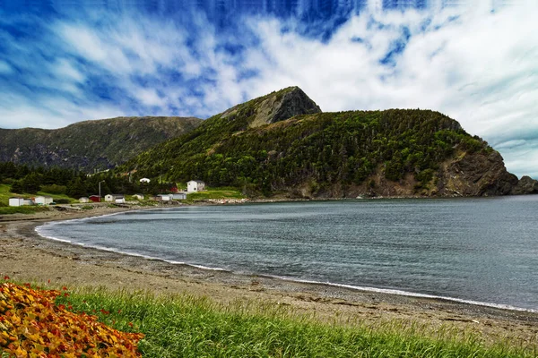 Villaggio Pescatori Distanza Con Cielo Drammatico Sullo Sfondo Terranova Canada — Foto Stock