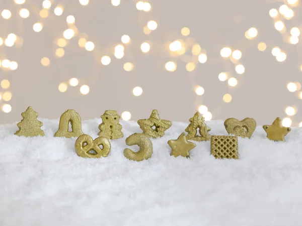 Biscoitos Dourados Natal Neve Branca Com Luzes Brilhantes Fundo — Fotografia de Stock
