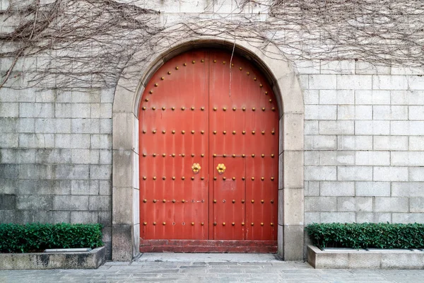 Puerta Puerta Madera Roja Arquitectura China Antigua Jardín —  Fotos de Stock