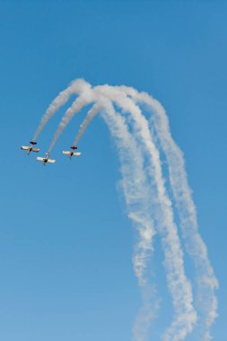 Airshow uçaklarda. Akrobasi ekibi air Show'da uçuş gerçekleştirir