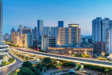 Işık yollarının üstgeçidi, güzel kıvrımlar..