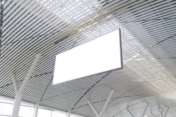 Schoonheid volledig blanco reclame billboard op luchthaven achtergrond la — Stockfoto