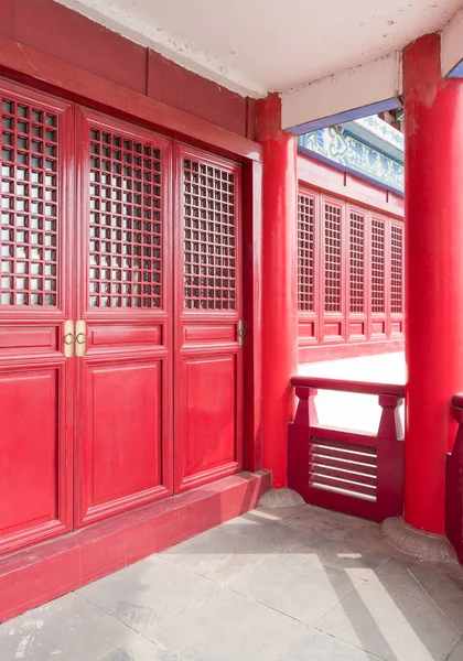 Cinese vecchia porta rossa — Foto Stock