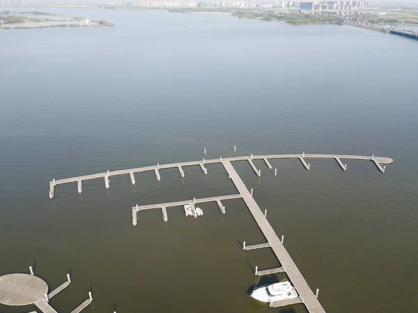 Yate estacionado en el muelle — Foto de Stock