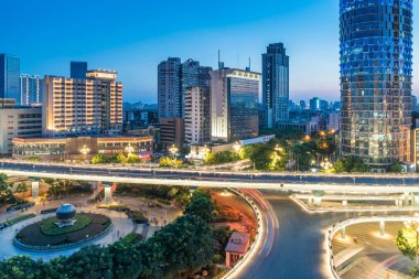 Işık yollarının üstgeçidi, güzel kıvrımlar..