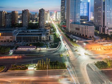 bulanıklık ışığı ile hareketli araba 