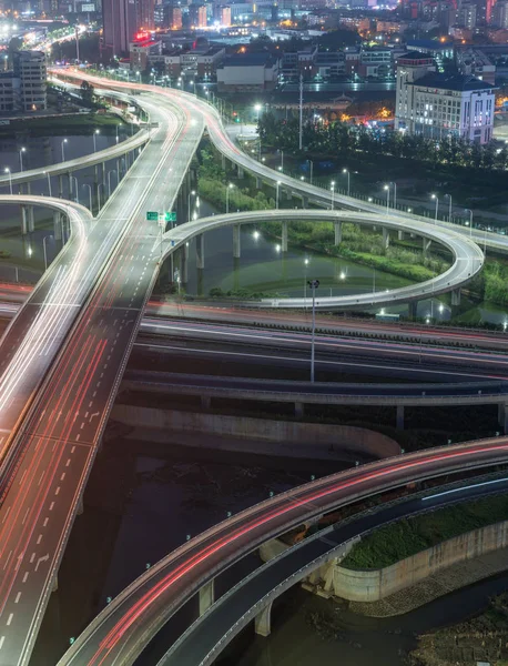 Overloop van de lichte paden, mooie bochten. — Stockfoto