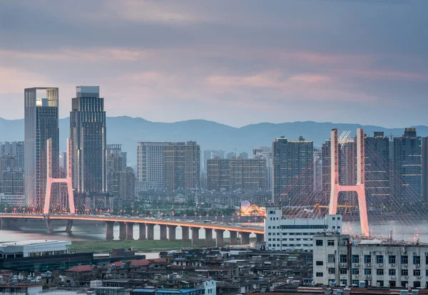 Nominato ponte di Bayi nella notte di Shanghai Cina — Foto Stock