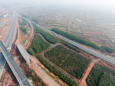 Yol kesişiminde hava manzarası