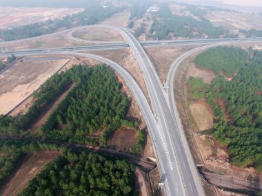 Yol kesişiminde hava manzarası