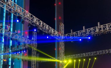 birden çok spot bir tiyatro sahne aydınlatma Kulesi 