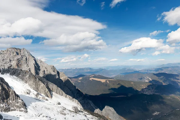 Vista Las Montañas Cubiertas Nieve Temporada Invernal — Foto de Stock