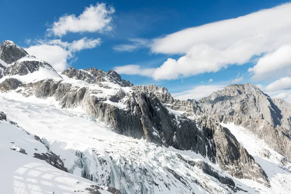 Vista Las Montañas Cubiertas Nieve Temporada Invernal — Foto de Stock