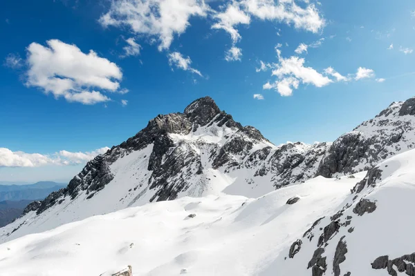 Vista Las Montañas Cubiertas Nieve Temporada Invernal — Foto de Stock