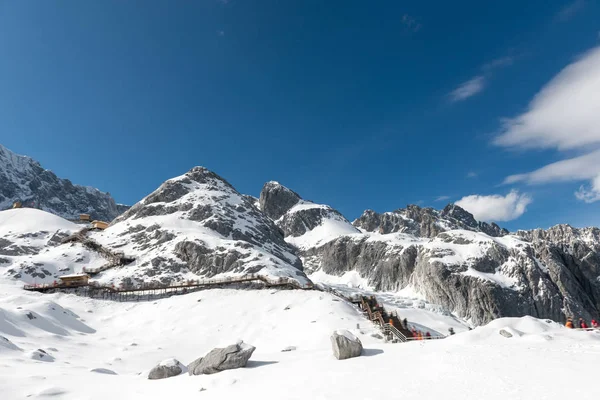 Vista Las Montañas Cubiertas Nieve Temporada Invernal — Foto de Stock