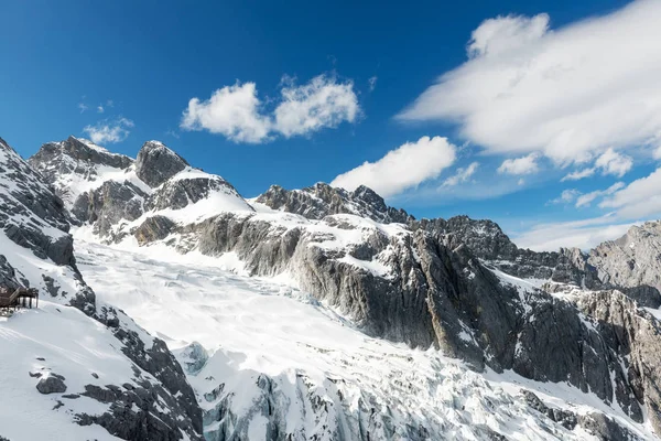 Vista Las Montañas Cubiertas Nieve Temporada Invernal — Foto de Stock