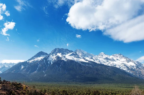 Vista Las Montañas Cubiertas Nieve Temporada Invernal — Foto de Stock