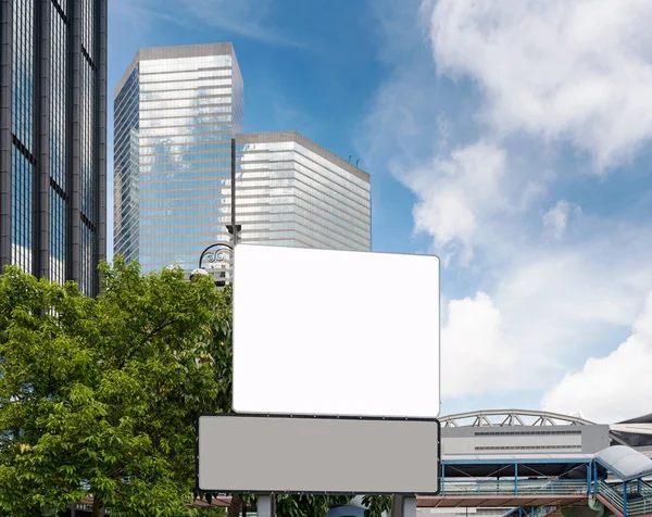 Afiş billboard mockup City reklam için — Stok fotoğraf