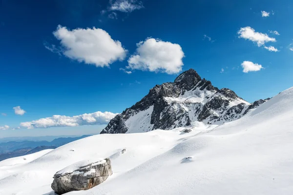 Vista Las Montañas Cubiertas Nieve Temporada Invernal — Foto de Stock