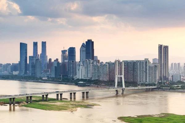 Modern stad, Shanghais skyline på dagtid — Stockfoto