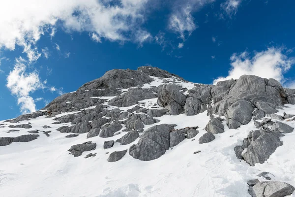 Vista Las Montañas Cubiertas Nieve Temporada Invernal — Foto de Stock