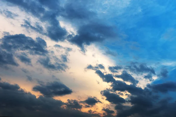 日没後の雲の見え方 — ストック写真
