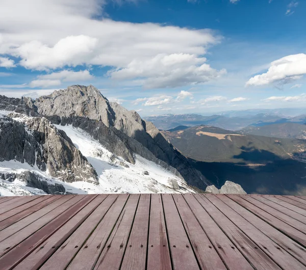 Montañas cubiertas de nieve en China — Foto de Stock