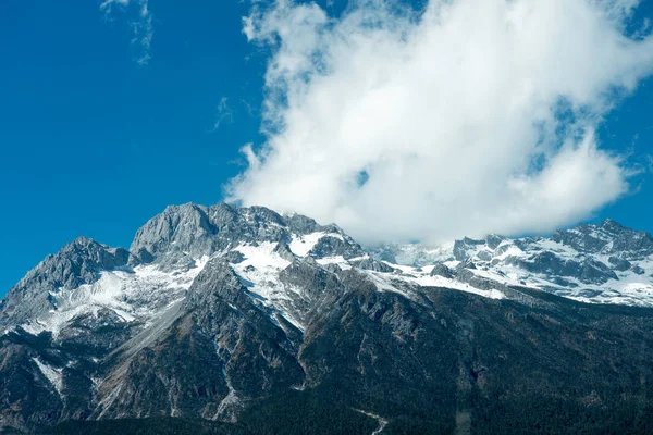 Vista Las Montañas Cubiertas Nieve Temporada Invernal — Foto de Stock