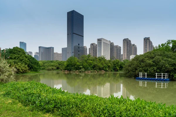 Çin Deki Lakeside Modern Ofis Binası — Stok fotoğraf