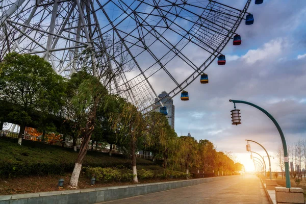 Empty Road Ferris Wheel City Park — Stock Photo, Image