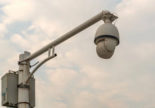 Surveillance Camera Outdoors Post — Stock Photo, Image