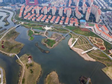 Modern evler köyünün hava görüntüsü.