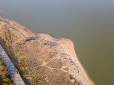 Nehir kıyısının havadan görünüşü, kuru nehir.