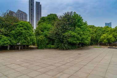 Şehrin kare platformu ve panoramik manzarası